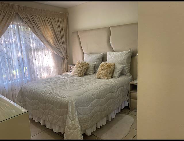 3 BEDROOM TOWNHOUSE FOR SALE IN MULBARTON